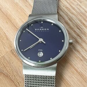 Skagen Denmark ladies blue dial stainless steel dress watch NEW BATTERY